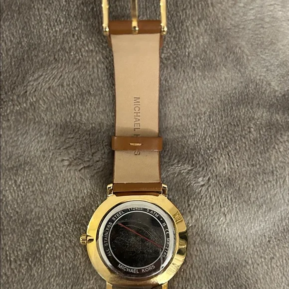 Michael Kors Gold and Brown Leather Watch like new - Picture 3 of 4